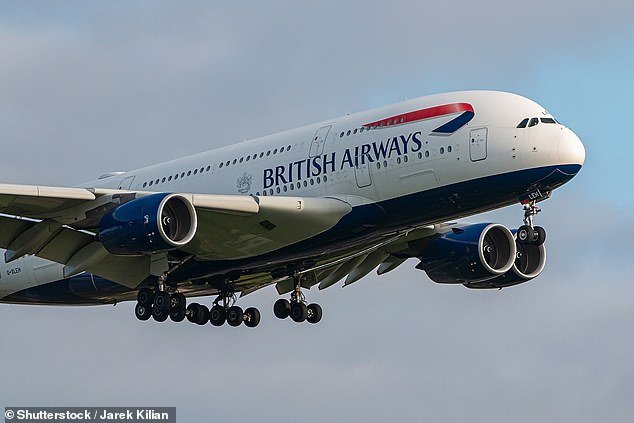 Piloto de British Airways arrestado por “filmar en secreto sexo con 16 mujeres y compartir imágenes en línea después de que la víctima encontrara videos en su computadora portátil”