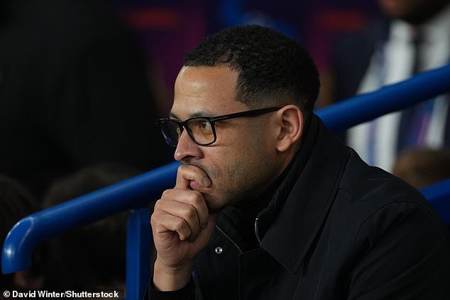Liam Rosenior promete atrapar al topo del Chelsea: el jefe de los Blues responde después de que la alineación del equipo para la derrota del PSG se filtrara a los periodistas franceses antes del marcador 5-2