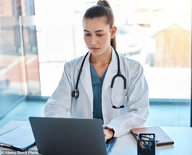 Cientos de médicos de cabecera admiten que nunca se han negado a despedir a alguien que dijera tener problemas de salud mental