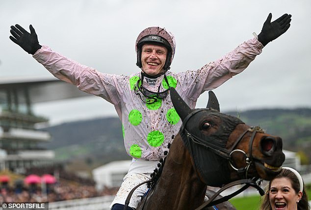 JANE MANGAN: Después de tres ganadores el segundo día y dos más el tercer día, aquí están mis deseos de terminar el festival en lo más alto, y mis esperanzas de la Copa de Oro para nuestro orgullo y alegría, la Torre Spillane.