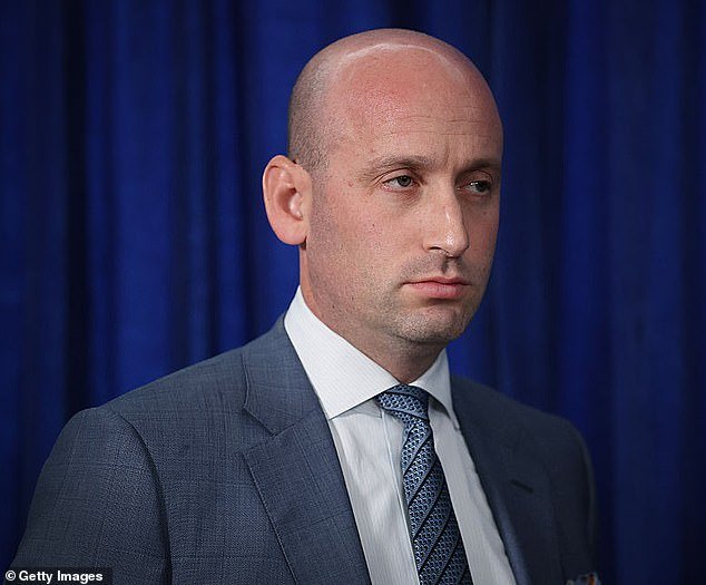 Cómo uno de los escándalos más impactantes de los deportes universitarios impulsó a Stephen Miller en el camino para convertirse en la mano derecha de Trump