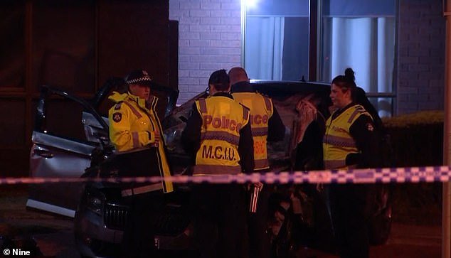 Hoppers Crossing: Horror cuando un niño de 15 años muere en un robo fallido de auto, mientras otros tres adolescentes son rescatados de los restos aplastados de un Skoda robado