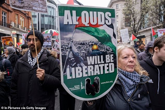 La Policía Metropolitana utilizará el río Támesis para detener enfrentamientos en una manifestación en Irán