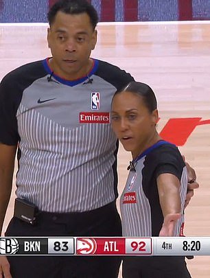 Árbitro de la NBA sufre grave lesión en la cabeza tras chocar con un camarógrafo en la cancha