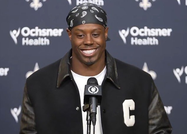 La estrella de la NFL Travis Etienne sorprende a los fanáticos al revelar que todos han estado pronunciando mal su nombre durante AÑOS