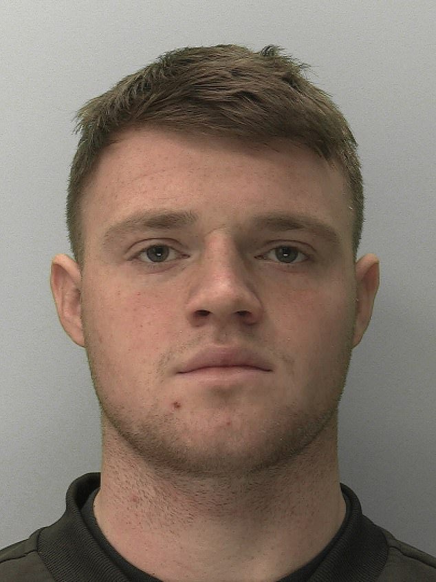 El Marine Real que mató al líder del ‘gigante gentil’, de 29 años, con un solo puñetazo después de sentirse ‘faltado al respeto’ por él, encarcelado