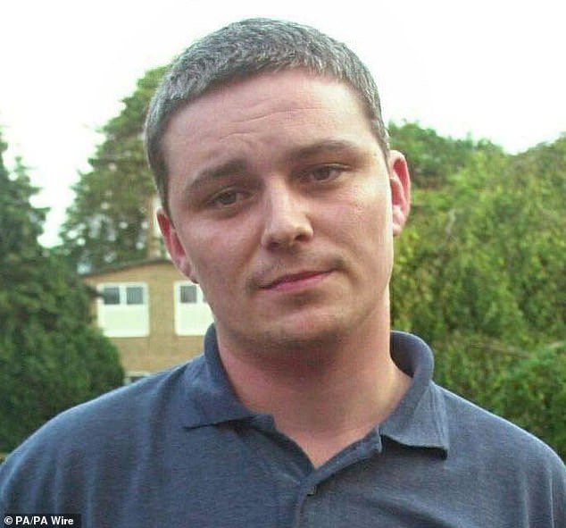 Ian Huntley ordenó un juego de Xbox con un nombre aterrador días antes de ser atacado tras las rejas y llegó a prisión tres días después de su muerte.