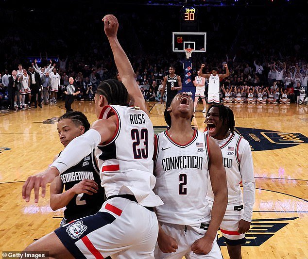 UConn maneja fácilmente a Georgetown para preparar la pelea por el título de Big East con su rival St. John’s