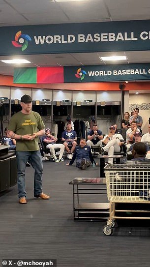 Navy SEAL, que mató a Osama bin Laden, da una emotiva charla al equipo de EE. UU. en el Clásico Mundial de Béisbol