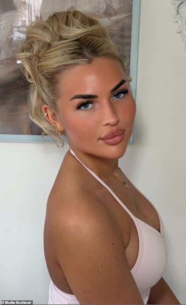 Una familia devastada recuerda a la mujer ‘más agradable’, de 24 años, que murió en un accidente automovilístico mientras su compañero de viaje lucha por su vida en el hospital