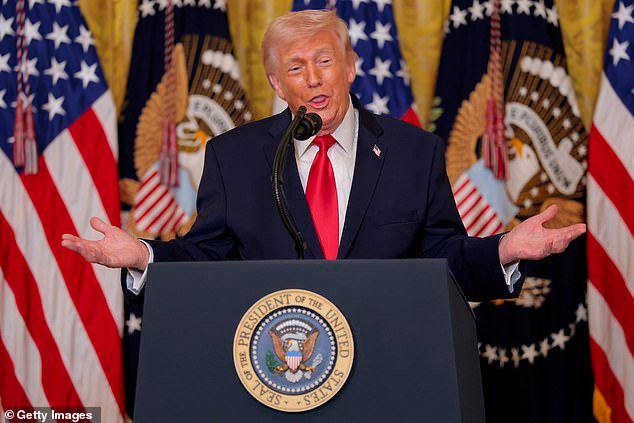 Cómo el influencer político australiano Drew Pavlou llamó la atención de Donald Trump, lo que provocó una llamada telefónica nocturna a Albo