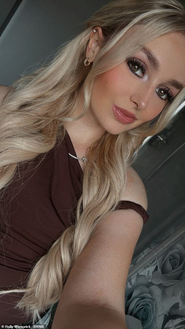 ¡Me alegro de haber ido a Specsavers! La reina de belleza comparte cómo un óptico detectó su tumor cerebral durante un examen ocular de rutina