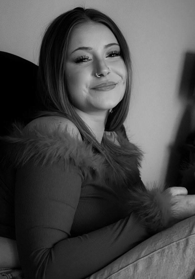 Una familia ‘devastada’ rinde homenaje a la ‘increíble’ madre de dos hijos, de 28 años, encontrada muerta en su apartamento mientras un hombre de 39 años acusado de asesinato