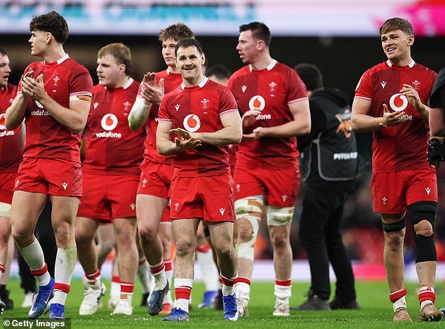 Por qué la primera victoria de Gales en el Seis Naciones en 1.099 DÍAS alienta un futuro mejor después de años de rugby en esta orgullosa nación que los cancilleres absolutos en blazers dejaron pudrir, escribe RIATH AL-SAMARRAI