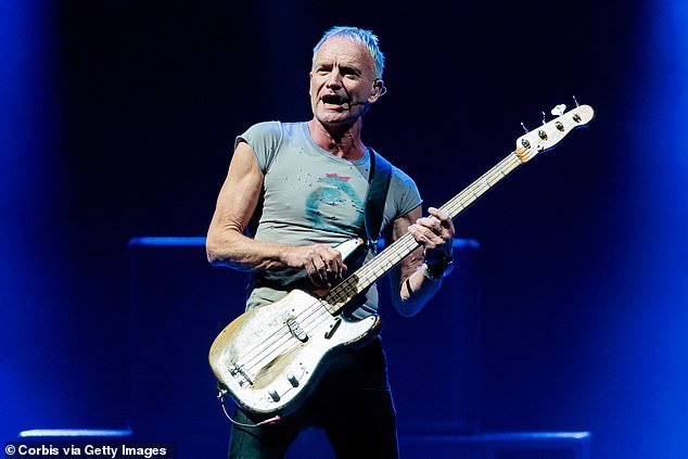 ¡Dispersa dinero! La estrella de rock Sting gasta £80.000 en una bañera de mármol para su lujosa casa italiana