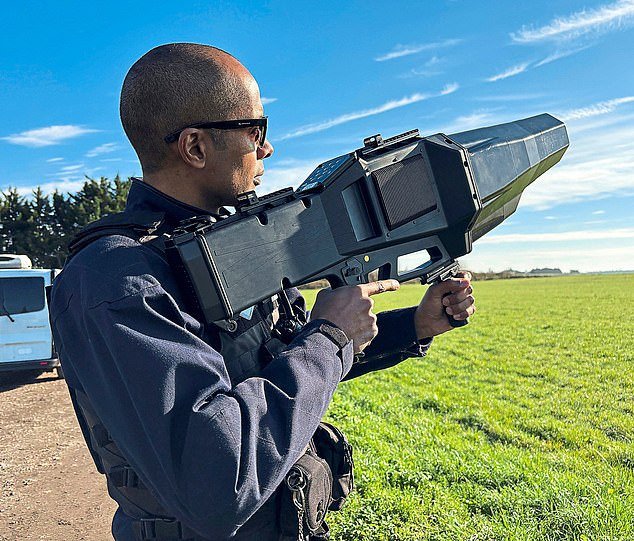 El anillo de acero de los Oscar: Drone Busters. 1.000 policías de Los Ángeles. Francotiradores en el tejado. Una unidad de guerra antibiológica. Hollywood no se arriesga…