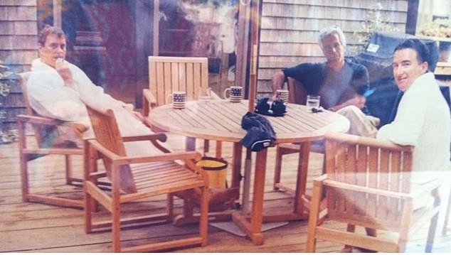 Epstein suministró a Mandelson drogas ilegales y Botox mientras estaba en el gobierno: las revelaciones se suman a la creciente presión sobre el primer ministro por el nombramiento del embajador de EE. UU.