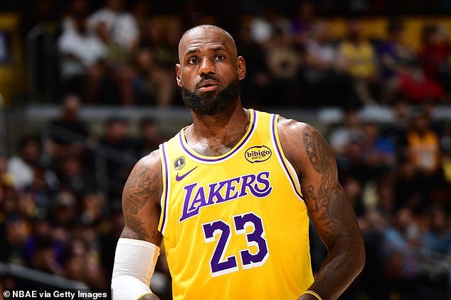 LeBron James ridiculizado por los fanáticos de la NBA al agregar una personalización ‘arrogante’ a la camiseta de los Lakers