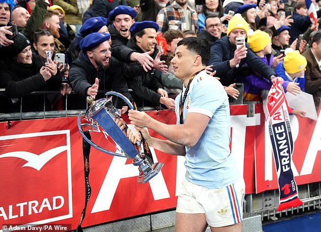 Francia 48-46 Inglaterra CLASIFICACIONES DE LOS JUGADORES: ¿Qué estrella ha sido “expuesta con demasiada frecuencia”? ¿Cuál de los hombres de Steve Borthwick fue “excepcional”? ¿Y quién obtuvo un 10 perfecto?