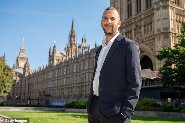 Los Verdes podrían abandonar a la Iglesia de Inglaterra como iglesia establecida en Gran Bretaña si gana las elecciones