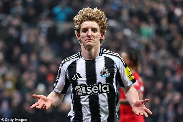 Anthony Gordon ya no es sólo un delantero improvisado, y es posible que haya resuelto el mayor enigma de la Copa Mundial de Inglaterra y Thomas Tuchel, escribe CRAIG HOPE