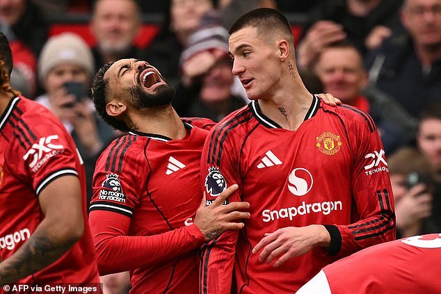Man United 3-1 Aston Villa – CLASIFICACIONES DE LOS JUGADORES: El héroe de los Red Devils se convierte en una verdadera leyenda con un hito importante, la estrella del United defiende con firmeza su lugar en la Copa del Mundo, pero ¿quién tuvo problemas después de recibir una tarea ingrata?