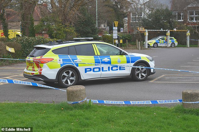 Un hombre de 27 años está acusado de violar a una mujer de unos 20 años en un aparcamiento junto al mar.