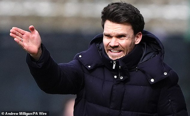 El jefe de los Rangers, Danny Rohl, admite que no podía dejar de sonreír cuando supo que Hearts había cometido un error en la carrera por el título.