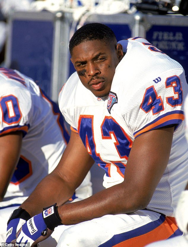 Muere el ex corredor de la NFL a los 54 años. Su mentor lo recuerda como “uno de los mejores jugadores que he entrenado”.