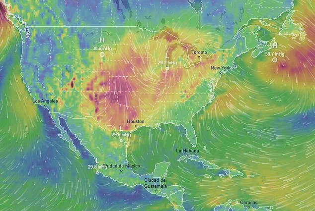 La megatormenta causa estragos en todo el Medio Oeste cuando miles de vuelos se cancelaron con 18 pulgadas de nieve y tormentas eléctricas severas que pusieron a 200 millones de personas en alerta urgente.