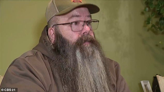 Conductor de autobús renuncia a su trabajo inmediatamente después de que le ordenan quitarse el sombrero MAGA