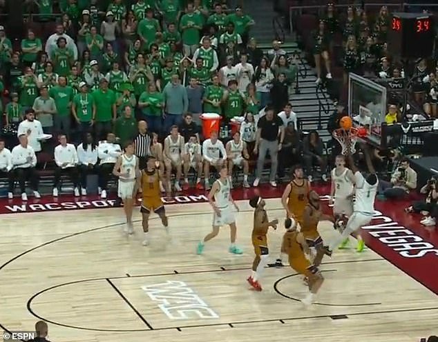 Los trolls viles enferman a Charlie Kirk al bromear después de la escuela donde lo mataron y se pierde March Madness