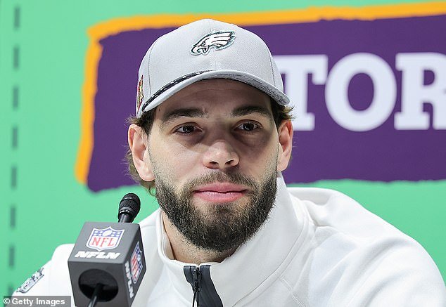 Los Philadelphia Eagles acuerdan un contrato de un año con el ganador del Super Bowl, Dallas Goedert.