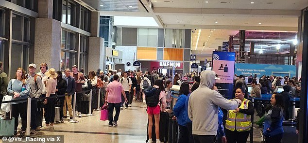 Cientos de agentes de la TSA SALEN debido al cierre del gobierno mientras los pasajeros lidian con colas de tres horas en el aeropuerto