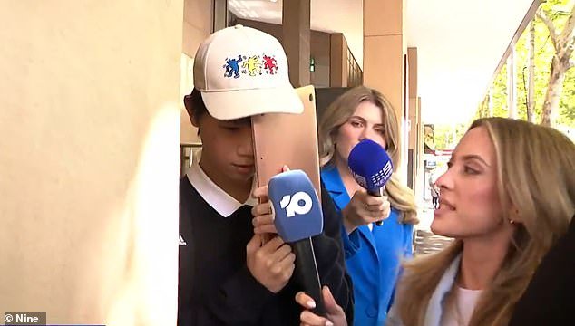 El upskirter en serie que filmó a más de 100 mujeres en baños públicos podría ser deportado. Elon Musk compartió un mensaje de desafío de tres palabras con Australia