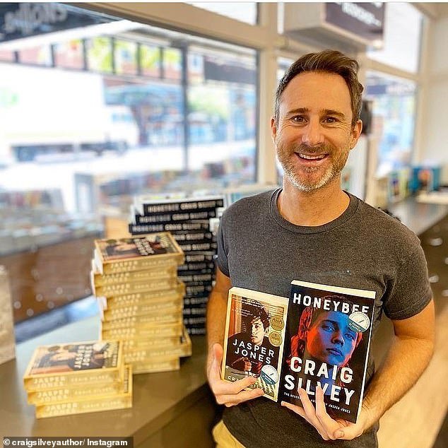 El exitoso autor Craig Silvey enfrenta nuevos cargos de explotación infantil: la policía afirma que no actuó solo