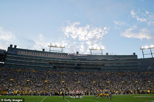 Los fanáticos de los Green Bay Packers colapsan cuando el director ejecutivo del equipo se burla de un cambio impactante en el icónico Lambeau Field