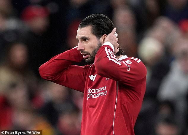 Dominik Szoboszlai arremete contra los fanáticos del Liverpool por irse temprano y abuchear después del pobre empate 1-1 contra los Spurs, y dice que la negatividad NO está ayudando al equipo en medio de una racha difícil