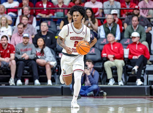 Estrella del baloncesto de Alabama arrestada en vísperas de March Madness mientras la policía invadía su apartamento en Tuscaloosa