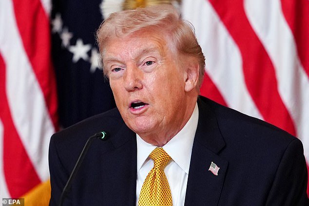Donald Trump dice que “no está contento” con la negativa de Keir Starmer a unirse a la guerra con Irán y dice que el Reino Unido debería ayudar “con entusiasmo” a Estados Unidos a limpiar el Estrecho de Ormuz.