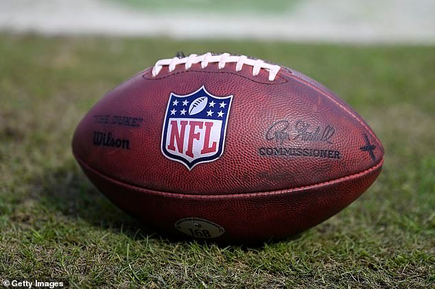 Delincuente encarcelado acusado de ‘hacerse pasar por una estrella porno para phishing a estrellas de la NFL y la NBA en un plan de tráfico sexual’