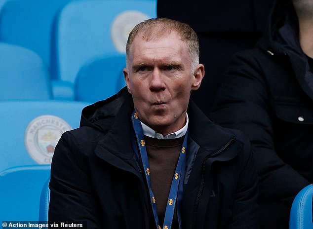 Paul Scholes afirma que Anfield es uno de los lugares MÁS FÁCILES para jugar, ya que noquea brutalmente al Liverpool de Arne Slot e identifica exactamente dónde están yendo mal.