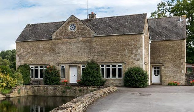 EDEN CONFIDENCIAL: El rey pagó £3,75 millones por una casa junto a la de Camilla