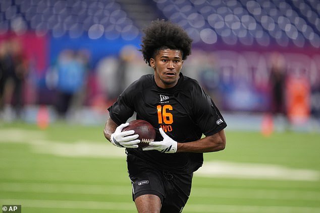 Preocupación porque la estrella universitaria KC Concepción, respaldada para ser seleccionada en primera ronda del draft de la NFL, se somete a una cirugía de rodilla