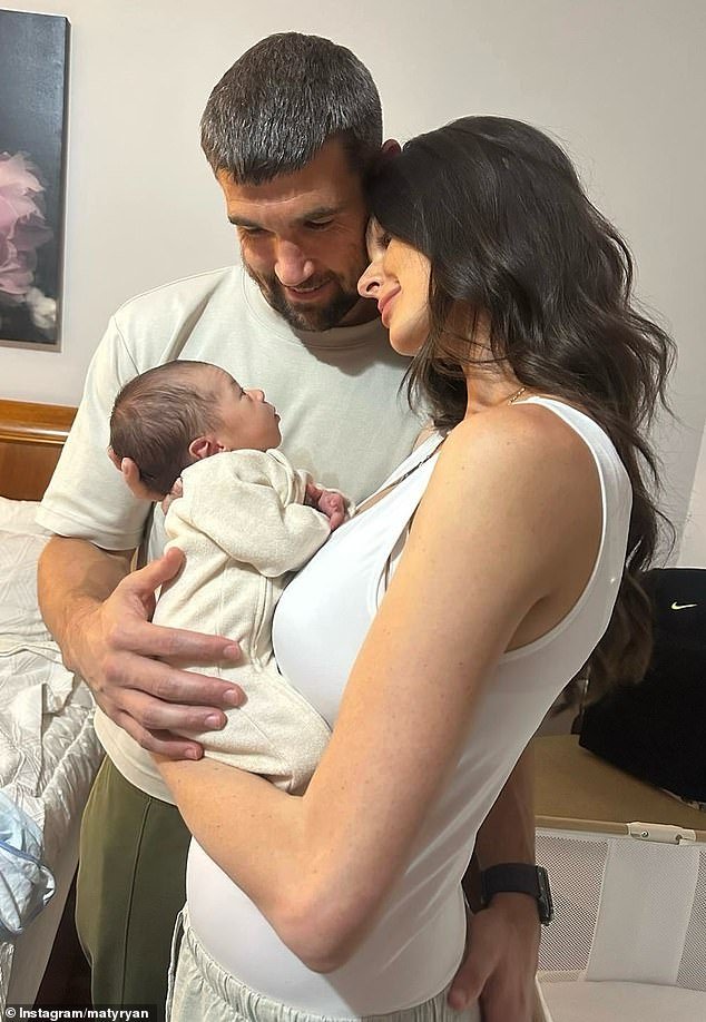 El héroe del fútbol australiano Mat Ryan explica por qué tuvo que tomar la terrible decisión de perderse el nacimiento de su primer hijo: “No quiero que eso vuelva a suceder”