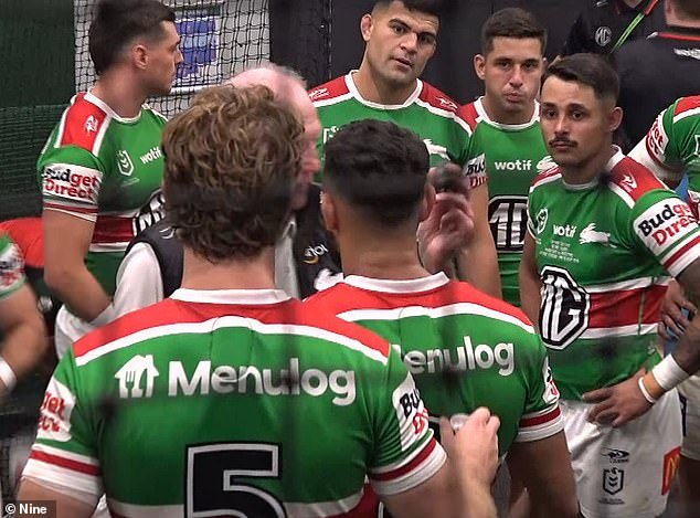 Entrenador de la NRL filmado en un acto salvaje en las redes sociales justo después de la invasión del campo