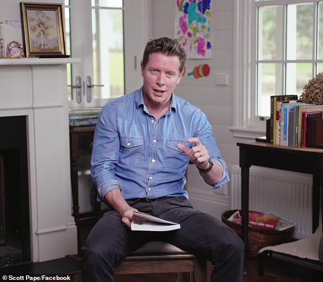 Una mujer australiana “pobre en efectivo” está “llorando” por un billete de 30.000 dólares que no puede pagar… pero un inversionista descalzo le muestra su amor duro cuando emergen detalles clave