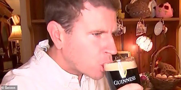 Mira el momento en que el rival de Danika Mason en Sunrise arremete contra ella por ESTE incidente con la bebida