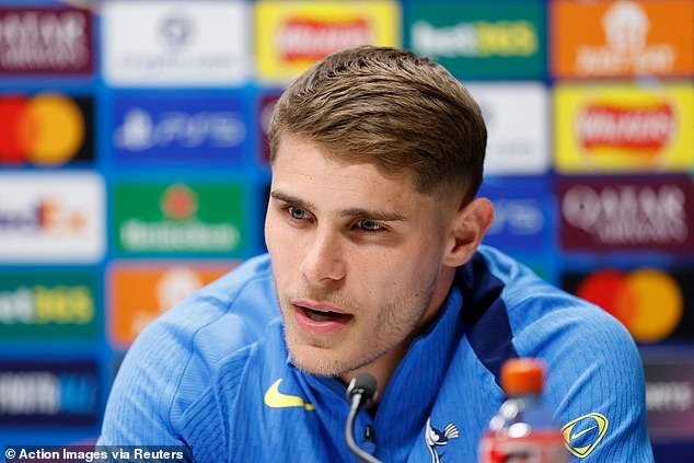 Micky van de Ven critica las “tonterías” al afirmar que algunas estrellas del Tottenham no están comprometidas con la batalla por el descenso y defiende apasionadamente sus propios esfuerzos.