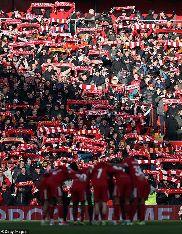 No son sólo los guerreros del teclado los que causan problemas… Los aficionados del Liverpool votaron con los pies tras el empate del Tottenham y Arne Slot está bajo una fuerte presión. No puede permitirse el lujo de abandonar Europa esta noche, escribe LEWIS STEELE